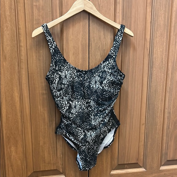 Dkny Other - DKNY Black and White Snakeskin Print Swimsuit size 10